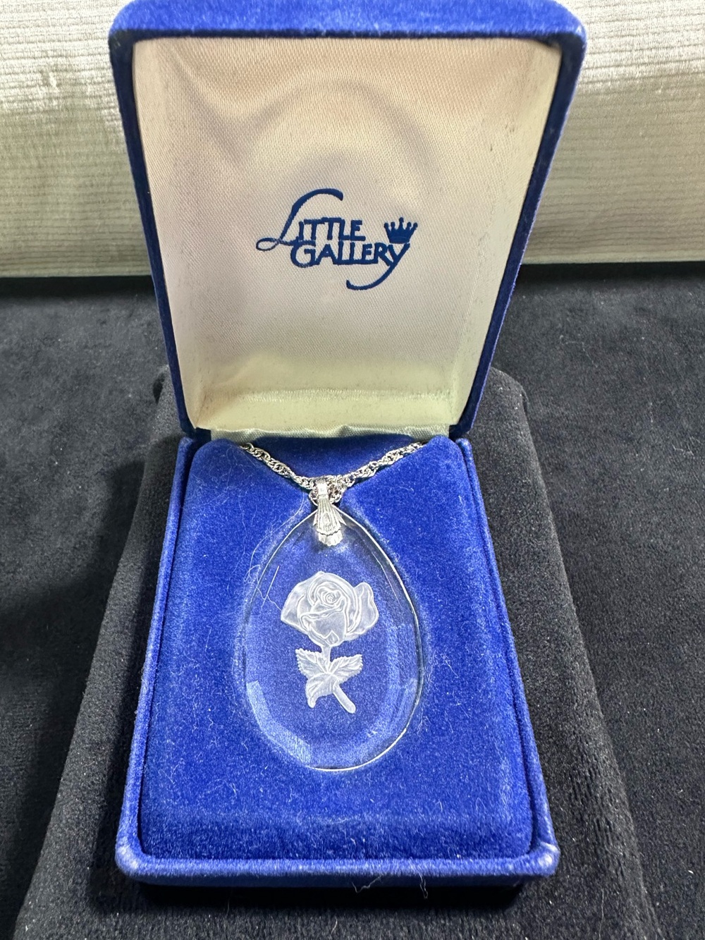 NIB: Vtg Hallmark Cards Reversed Glass Rose Intaglio Pendant Necklace